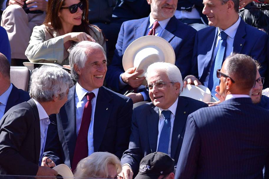 E al debutto agli Internazionali un Presidente della Repubblica. Mattarella si è accomodato accanto a Malagò e ai ministri Lotti e Alfano. LaPresse